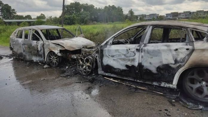 Two Vehicles Destroyed in Fire at Kampung Sungai Tapang, Kuching