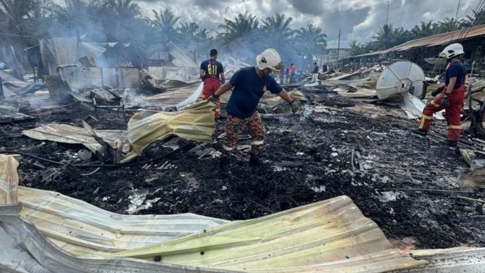 52 Indonesians Escape Unharmed as Fire Destroys Miri Plantation Quarters