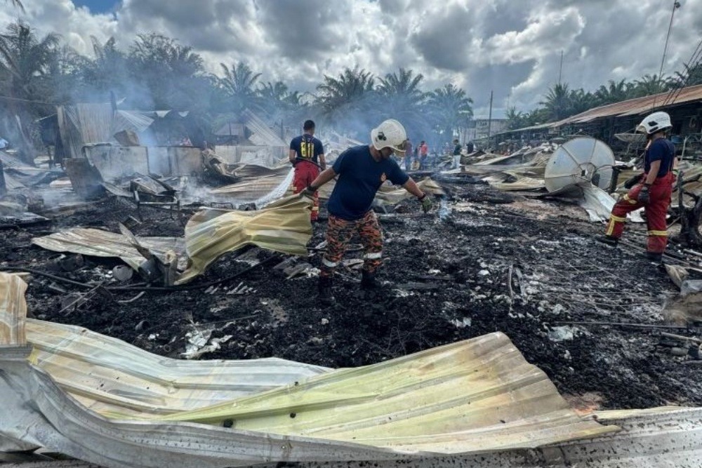 52 Indonesians Escape Unharmed as Fire Destroys Miri Plantation Quarters