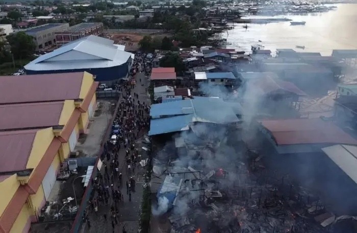 Devastating Blaze in Tawau 62 Houses and Mosque Destroyed in Water Village