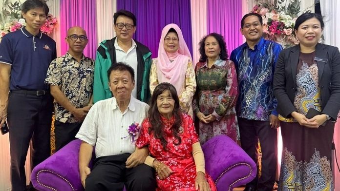 Elderly Couple Finds Love at Rumah Seri Kenangan: A New Beginning