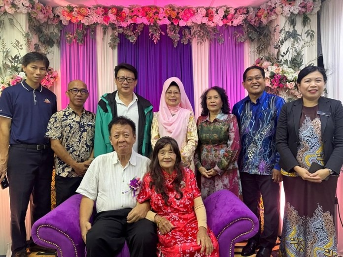 Elderly Couple Finds Love at Rumah Seri Kenangan: A New Beginning