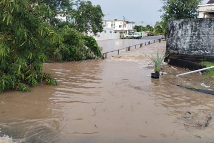 Heavy Downpour Causes Flash Floods in Miri, Raising Residents’ Concerns