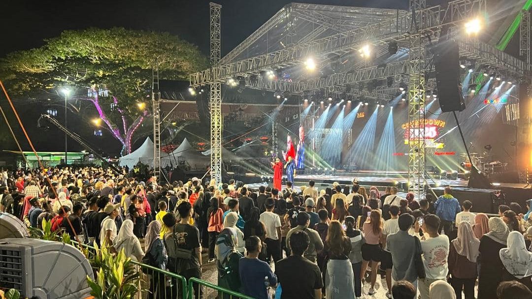 Kuching Celebrates 2025 with Exciting Waterfront Event