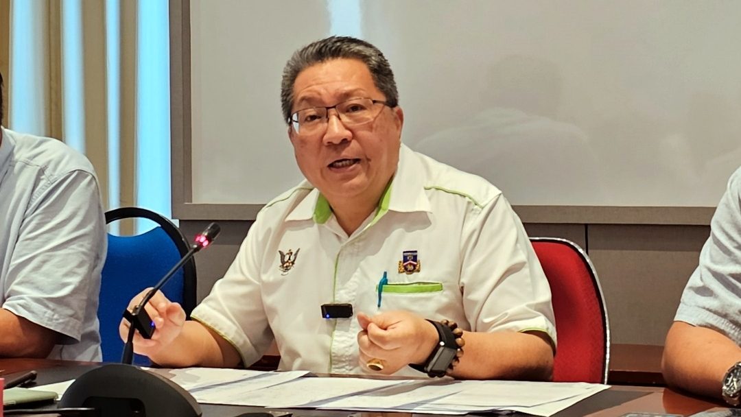 Kuching Mayor Calls on Residents to Fight Illegal Loan Ads in MBKS Areas