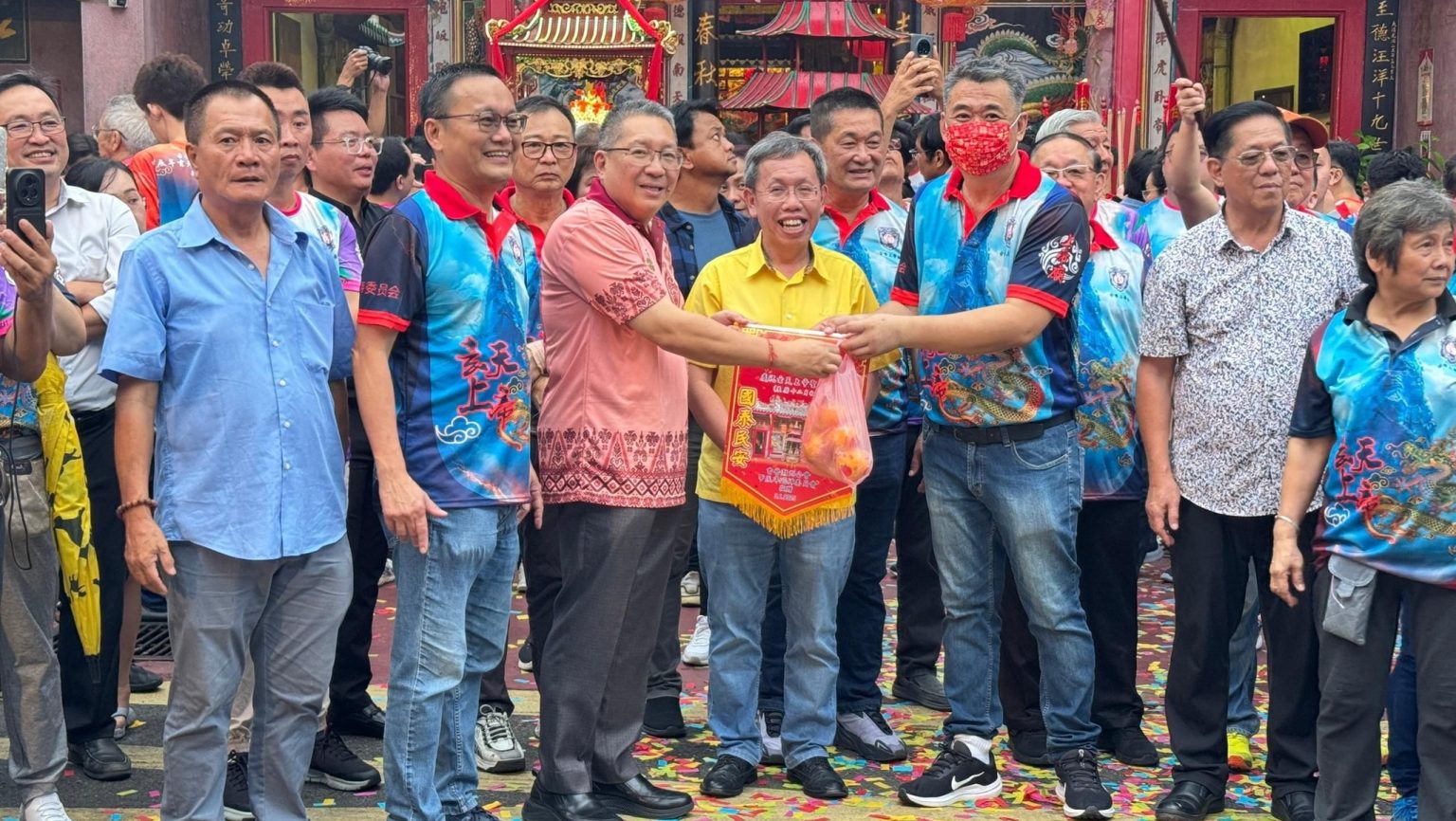 Kuching Teochew Association’s Lantern Float Parade Lights Up the City