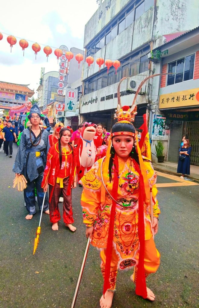 Kuching Teochew Association’s Lantern Float Parade Lights Up the City