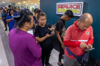 Long Queues Frustrate Sarawakians Over SKAS Registration Issues