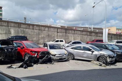 Luxurious Car Crashes Into 7 Parked Vehicles Near 3rd Mile Flyover