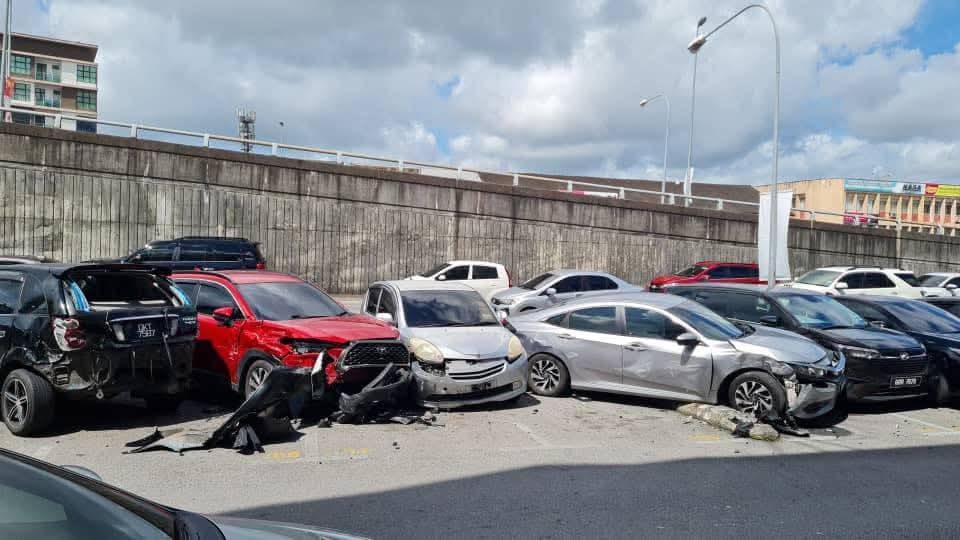 Luxurious Car Crashes Into 7 Parked Vehicles Near 3rd Mile Flyover