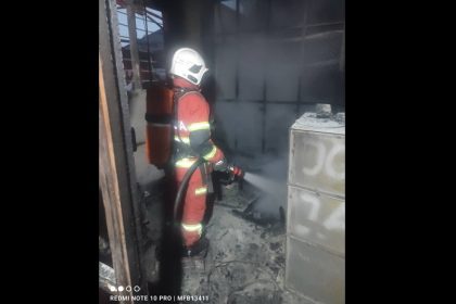 Quick-thinking Factory Workers Save the Day with 30 Extinguishers in Sibu Fire