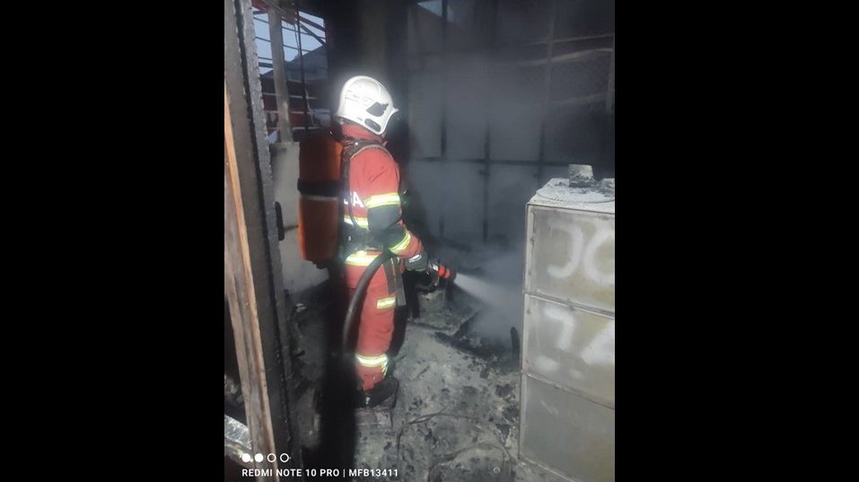 Quick-thinking Factory Workers Save the Day with 30 Extinguishers in Sibu Fire