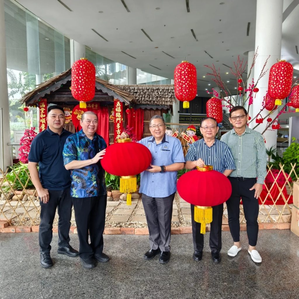 Tabuan Jaya Chamber Donates to Brighten Kuching for Chinese New Year