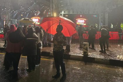 Thousands Brave Rain for New Year Countdown at Kuching Waterfront