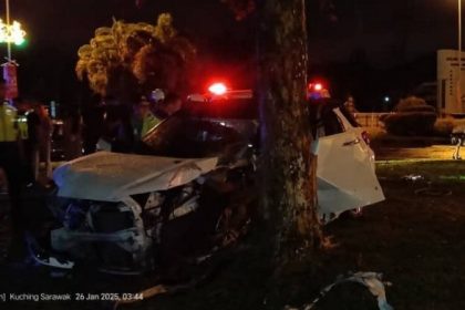 Tragic 3AM Car Crash in Kuching 1 Dead, 3 Injured