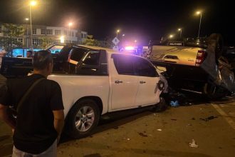 Two Injured in Shocking 4WD Crash at Moyan Traffic Light